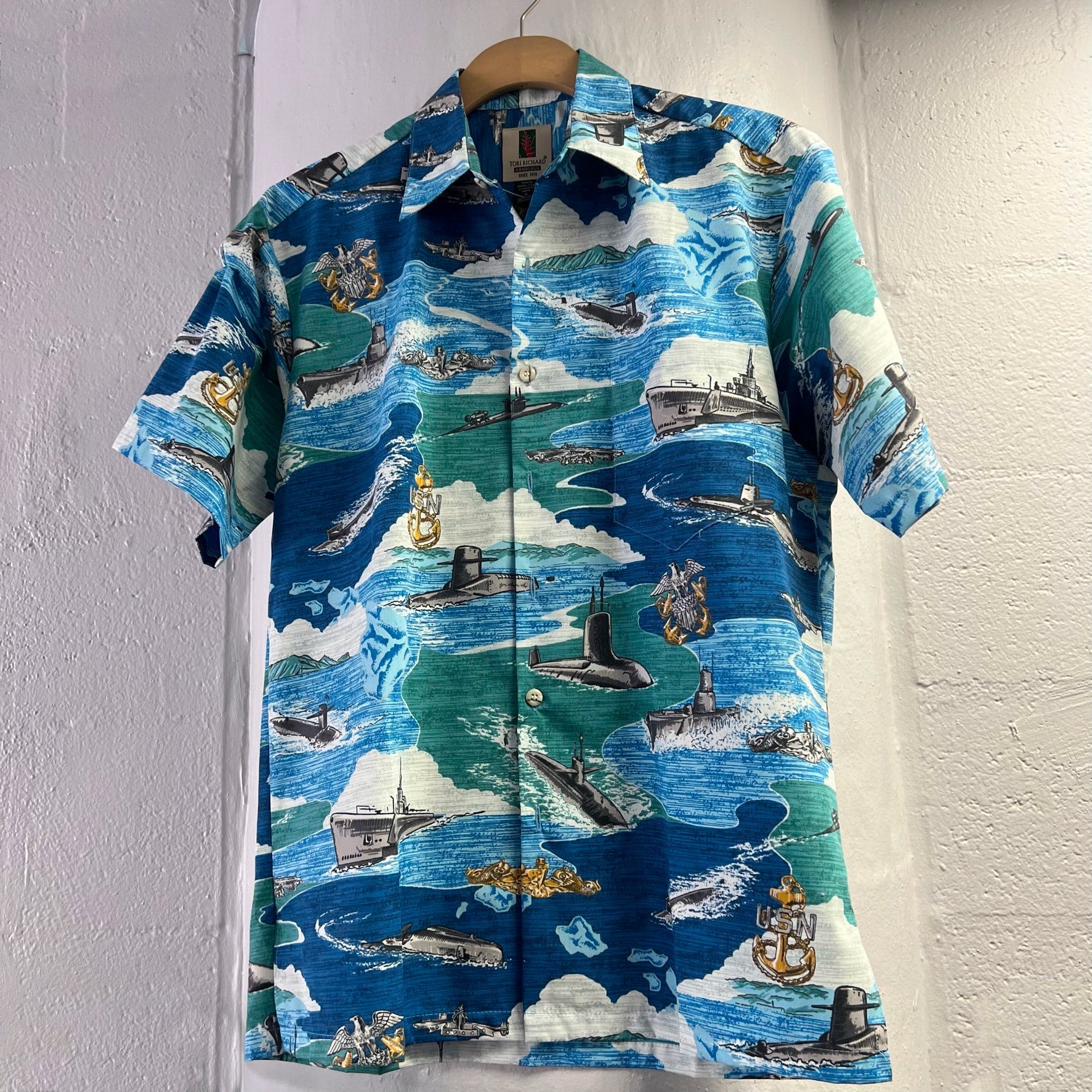 C0102 - Tori Richard Submarine Aloha Shirt | Dolphin Store, Hawaii